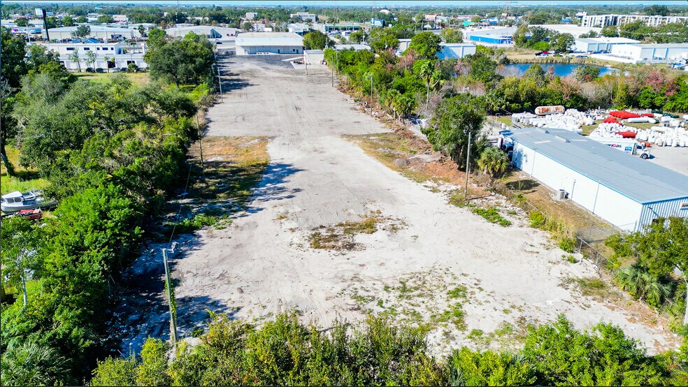 More Photos Of 13755 U.S. Highway 19 N, Clearwater Warehouse For Lease