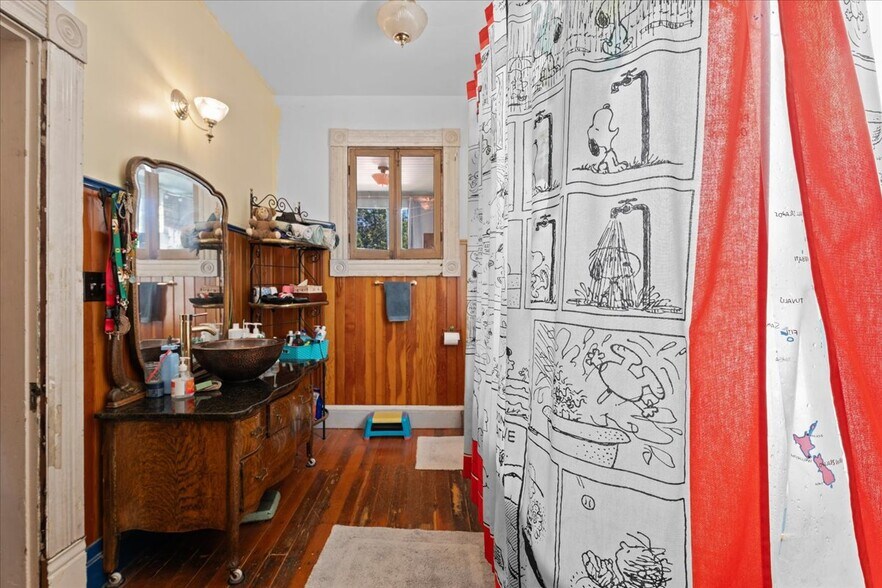More Photos Of 3039 SE Stark St, Portland Storefront Retail Residential For Sale