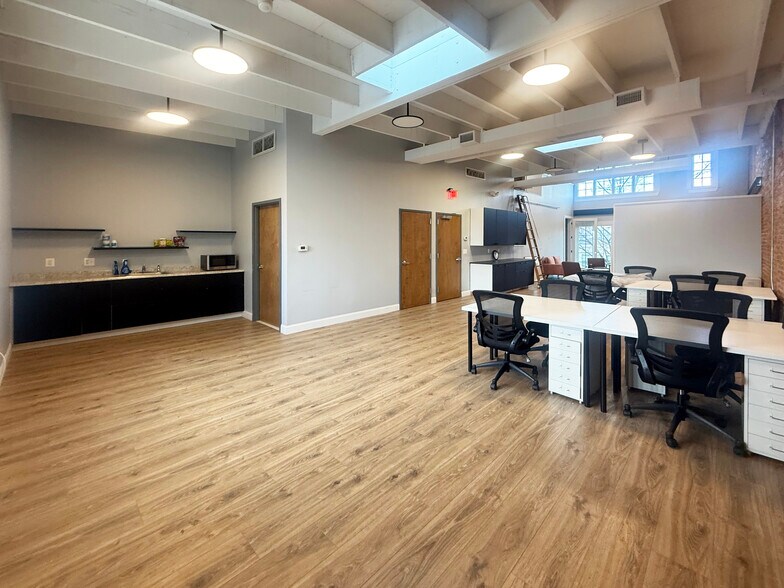 More Photos Of 1712 Connecticut Ave NW, Washington Storefront Retail Office For Lease