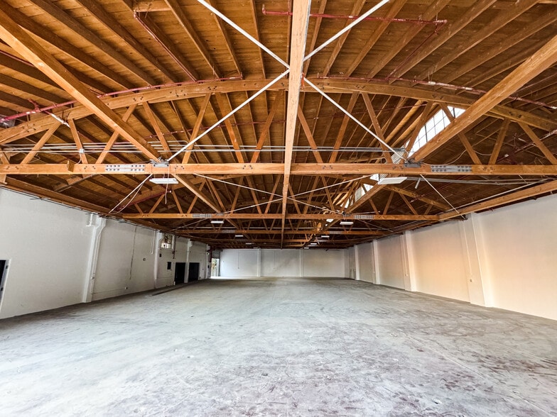 More Photos Of 3225 W Sunset Blvd, Los Angeles General Retail For Lease