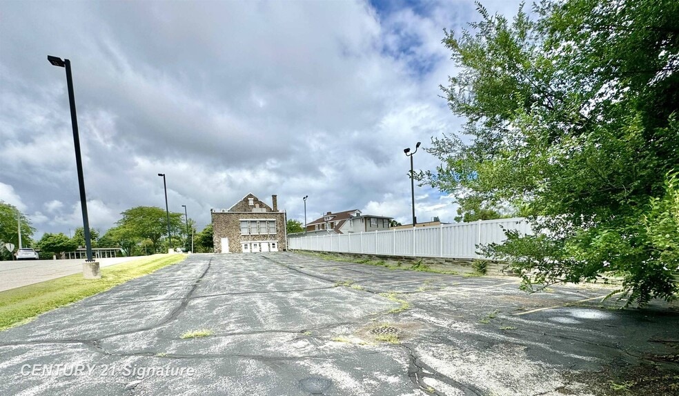 More Photos Of 1214 N Michigan Ave, Saginaw Specialty For Sale