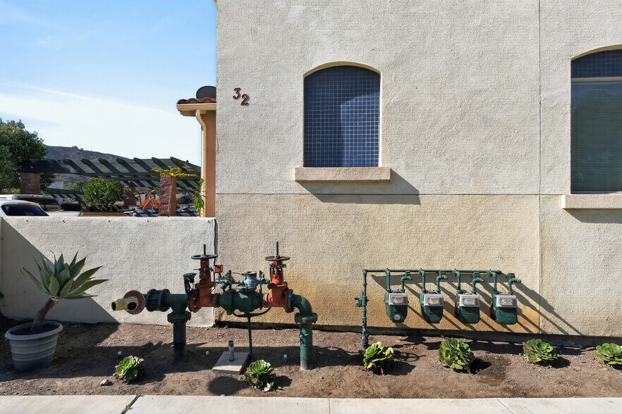 More Photos Of 1073 N Ventura Ave, Ventura Storefront Retail Residential For Sale