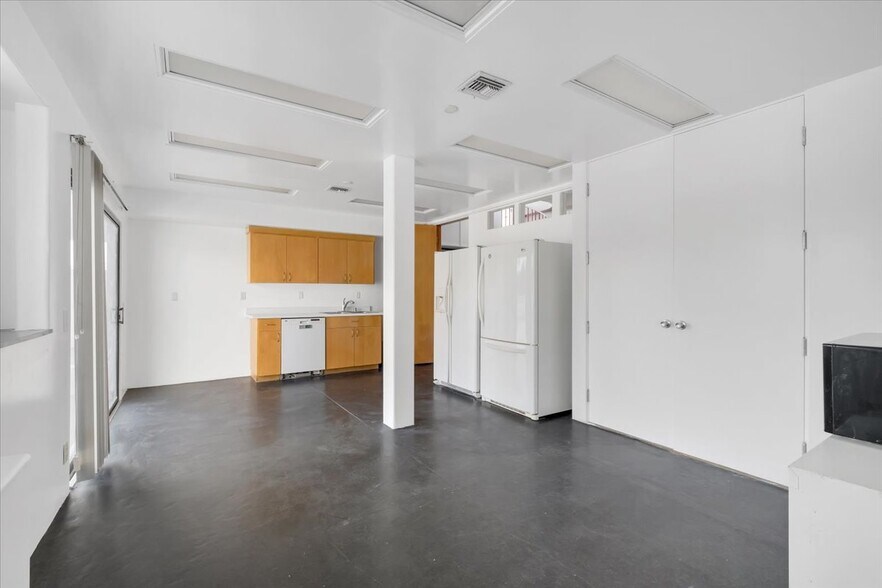 More Photos Of 2525 Main St, Santa Monica Office For Lease