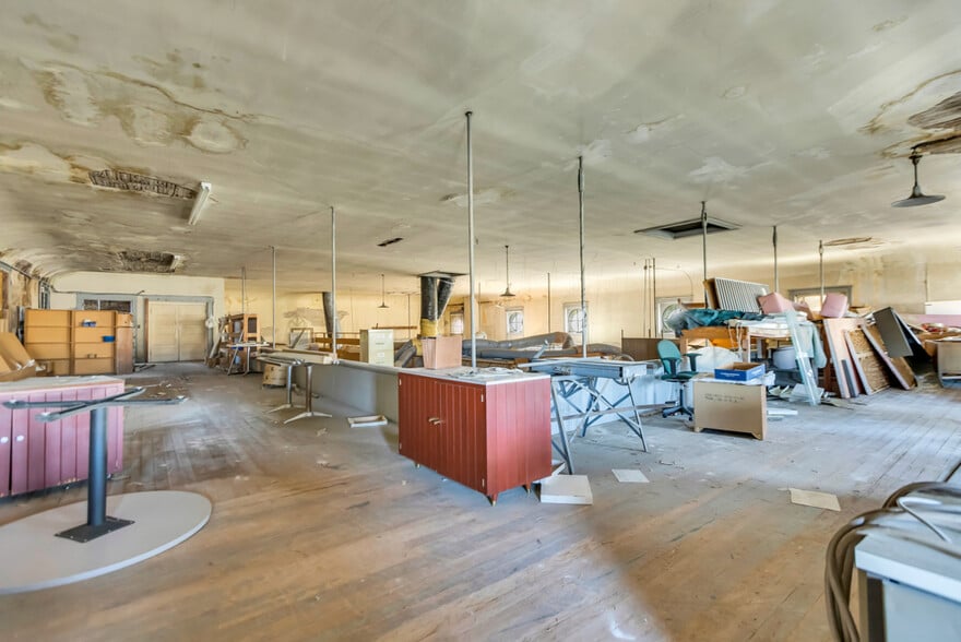 More Photos Of 10 S School St, Lodi Storefront Retail Office For Sale