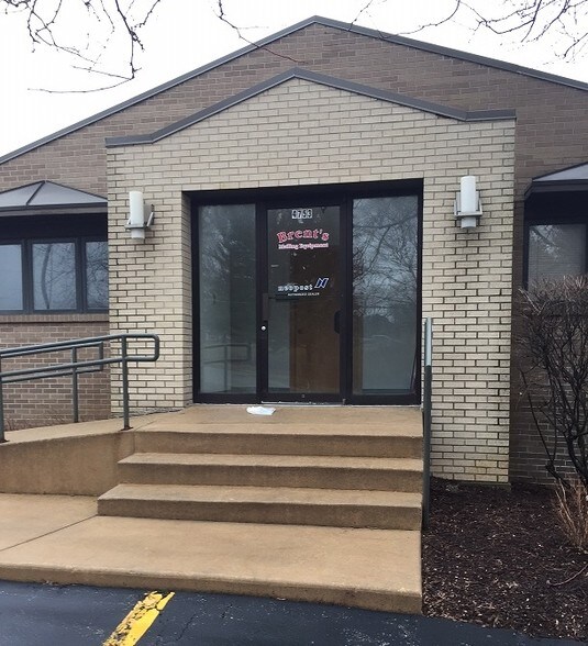 More Photos Of 4777 E State St, Rockford Medical For Sale