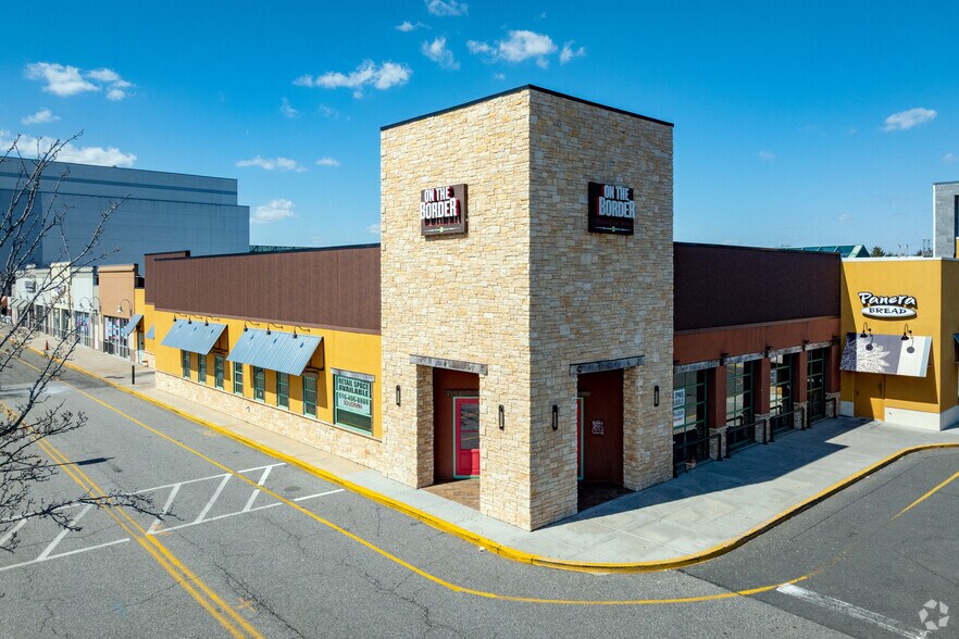 More Photos Of 358 Broadway Mall, Hicksville Unknown For Lease