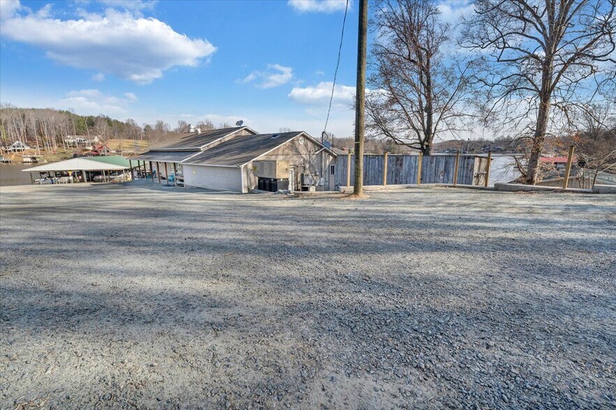 More Photos Of 2200 Old Salem School Rd, Union Hall Marina For Sale