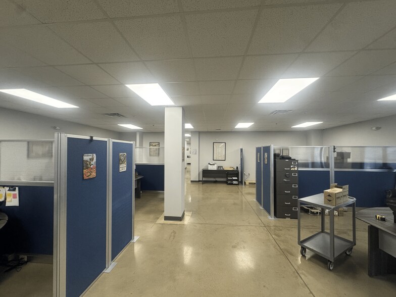 More Photos Of 50 Joseph Mills Dr, Fredericksburg Warehouse For Lease