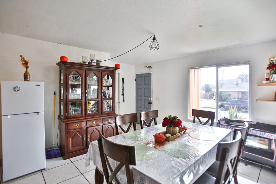 More Photos Of 3627 W 11th St, Santa Ana Apartments For Sale