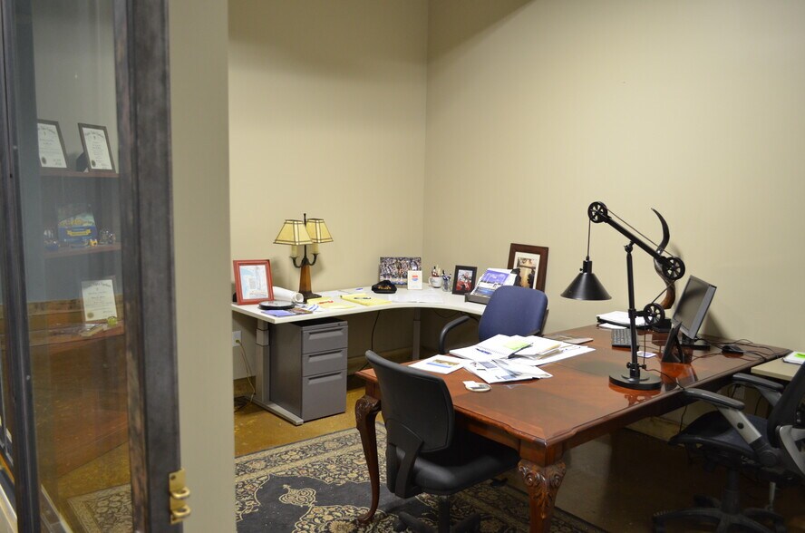 More Photos Of 1501 Burlington St, North Kansas City Warehouse For Lease