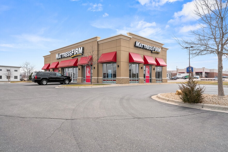 More Photos Of 4070 Dean Lakes Blvd, Shakopee Freestanding For Sale