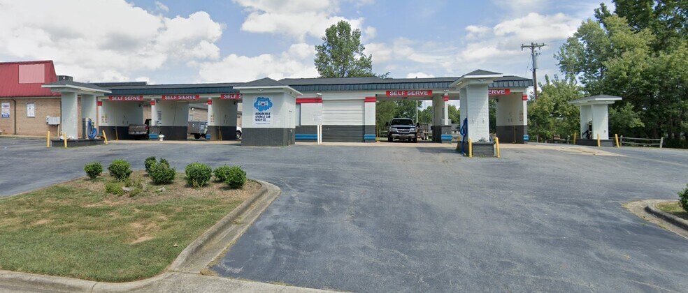 Primary Photo Of 1922-1934 16th St NE, Hickory Freestanding For Lease