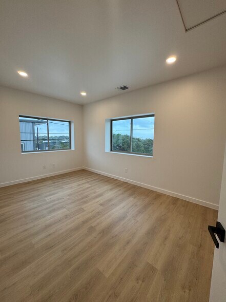 More Photos Of 10020 Darden Hill Rd, Austin Light Distribution For Sale