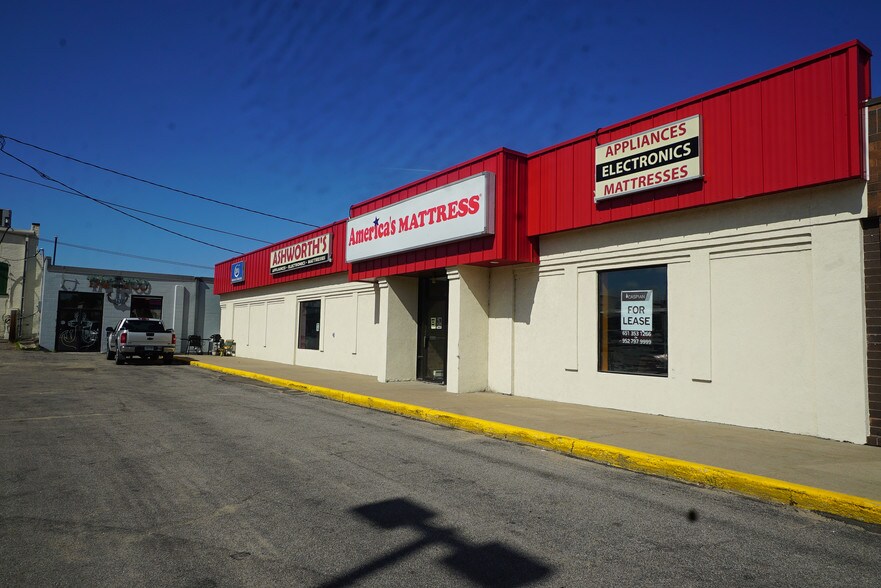 More Photos Of 110-114 S Rum River Dr, Princeton General Retail For Lease