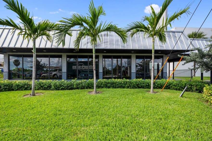 More Photos Of 1441 S Powerline Rd, Pompano Beach Auto Dealership For Lease