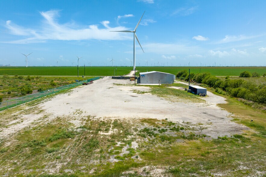 More Photos Of 8808 County Road 1458, Taft Flex For Sale