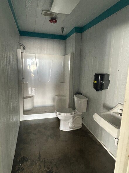 More Photos Of 650 6th St SW, Winter Haven Manufacturing For Lease