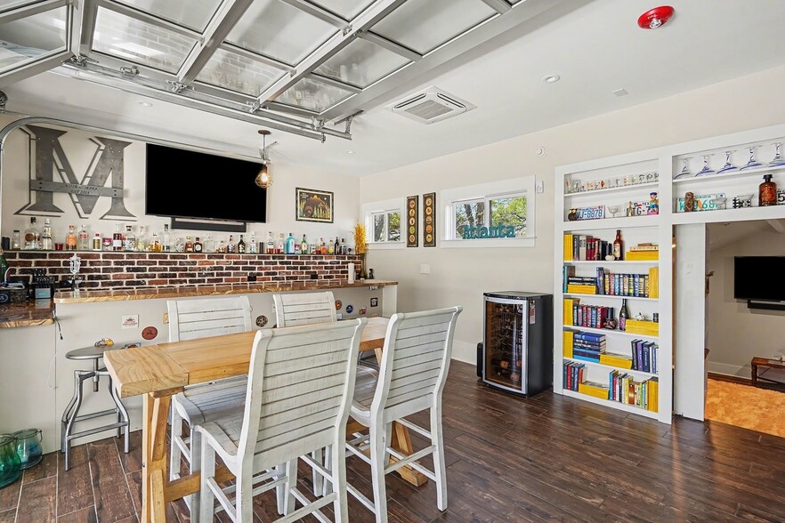 More Photos Of 117 E Maple St, Decatur Loft Creative Space For Sale