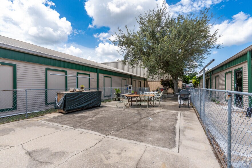 More Photos Of 2120 Collier Ave, Fort Myers Religious Facility For Lease