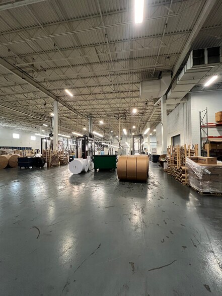More Photos Of 933 Tower Rd, Mundelein Warehouse For Sale