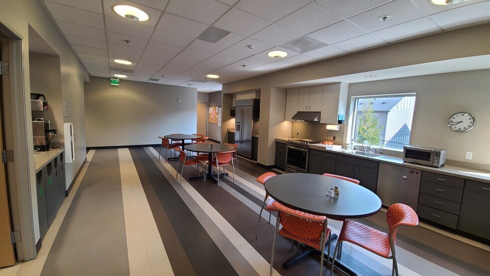 More Photos Of 14201 NE 20th Ave, Vancouver Office For Lease