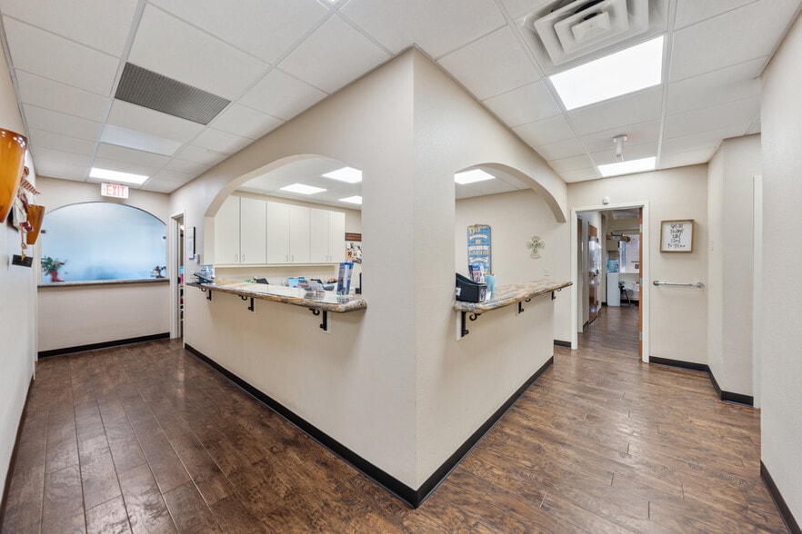 More Photos Of 2501 N Navarro St, Victoria Medical For Sale