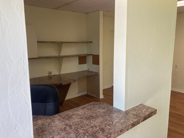 More Photos Of 960 Chalmer Dr, Marco Island Light Manufacturing For Sale