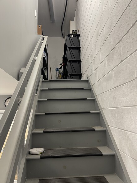 More Photos Of 130 Lenox Ave, Stamford Warehouse For Sale