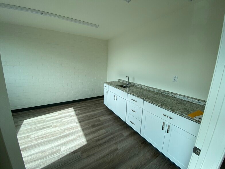 More Photos Of 138 Sheldon St, El Segundo Warehouse For Lease