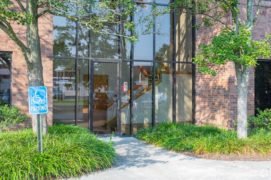 More Photos Of 15 Omega Dr, Newark Medical For Sale