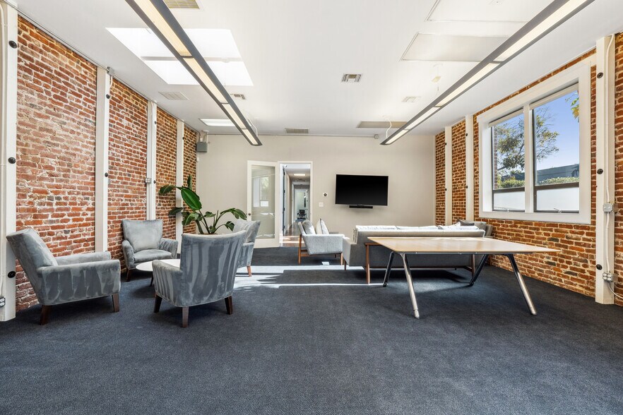 More Photos Of 247 High St, Palo Alto Office For Lease