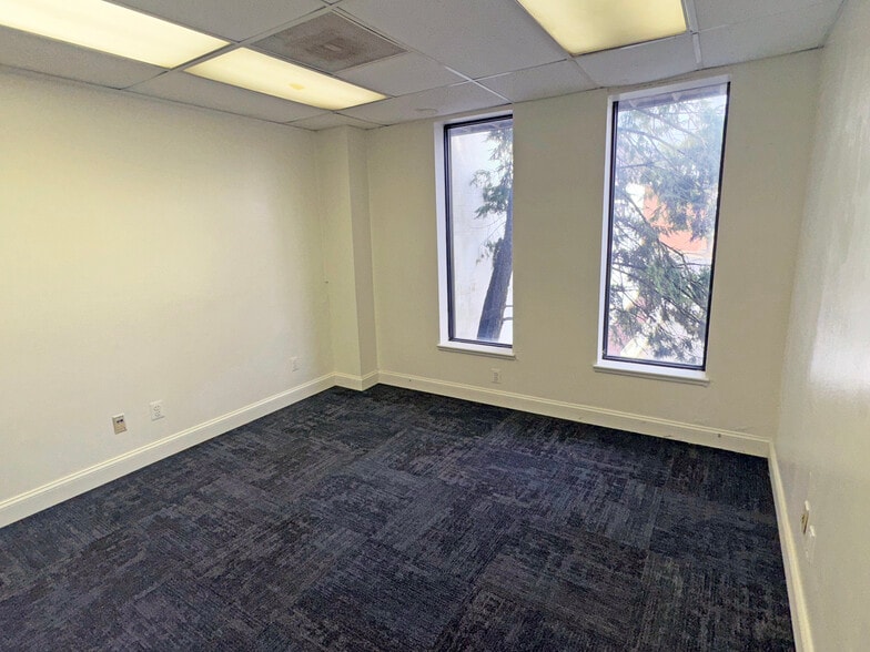 More Photos Of 4821 Stamp Rd, Temple Hills Warehouse For Lease