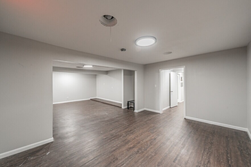 More Photos Of 7235 Glenview Dr, Richland Hills Office For Sale