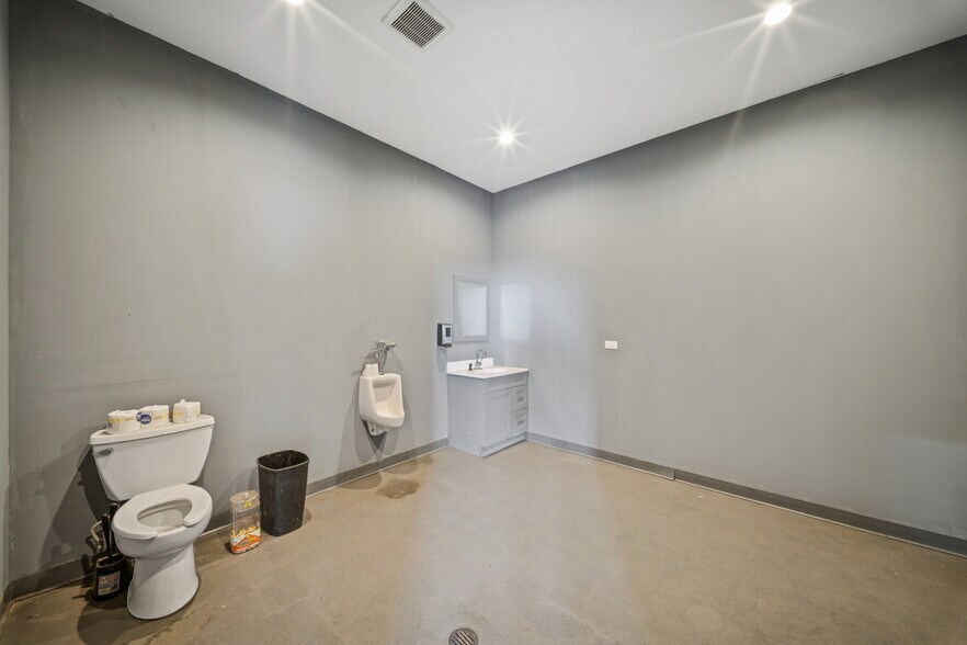 More Photos Of 3001 E End Ave, Chicago Heights Warehouse For Sale