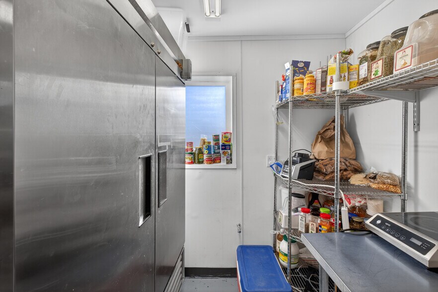 More Photos Of 14969 W Bow Hill Rd, Bow Bar For Sale