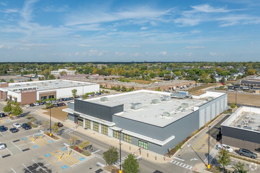 More Photos Of 30 W 63rd St, Westmont Supermarket For Lease