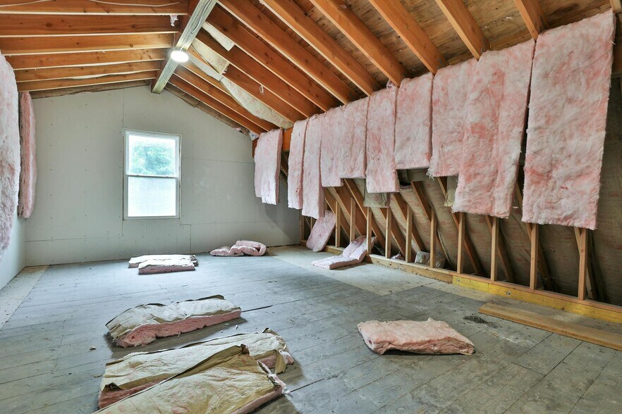 More Photos Of 68 Brook St, Croton On Hudson Showroom For Sale