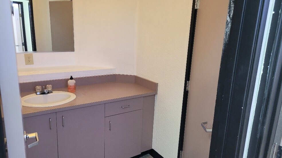 More Photos Of 2322 Butano Dr, Sacramento Medical For Lease