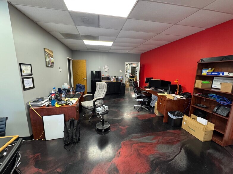 More Photos Of 6905 Downwind Rd, Greensboro Flex For Sale