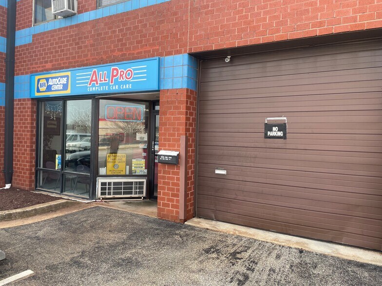 More Photos Of 8740 Cherry Ln, Laurel Light Manufacturing For Sale