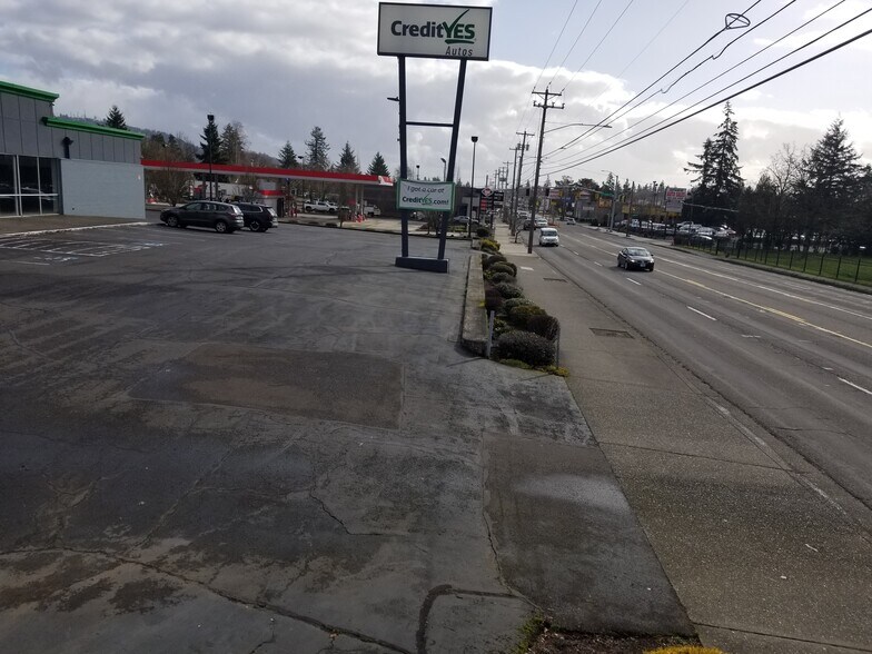 More Photos Of 4616 SE 82nd Ave, Portland Auto Dealership For Lease