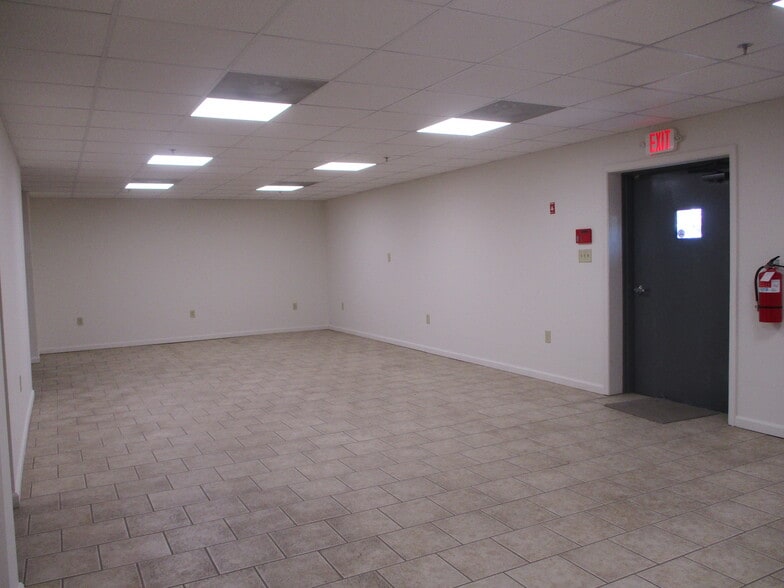 More Photos Of 651 N Prospect St, Hagerstown Warehouse For Sale