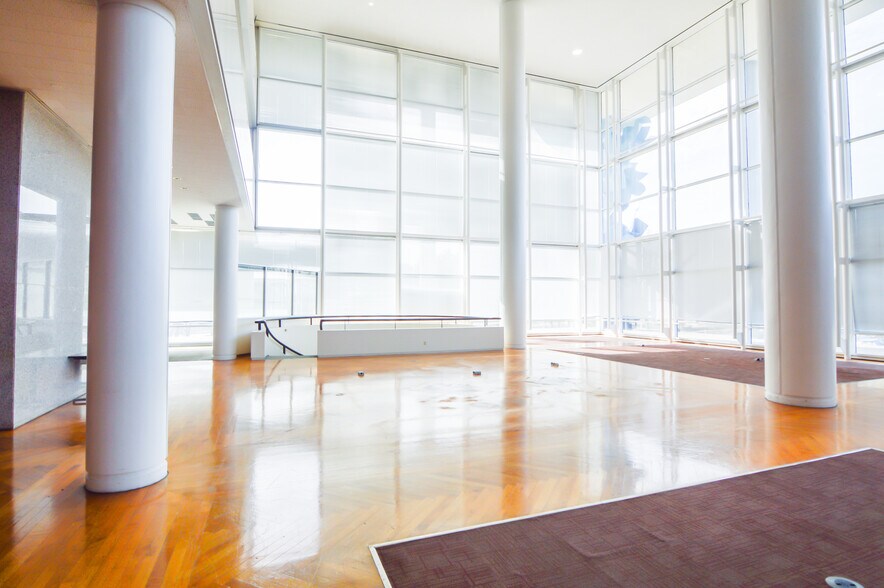 More Photos Of 40 NE Loop 410, San Antonio Office For Sale