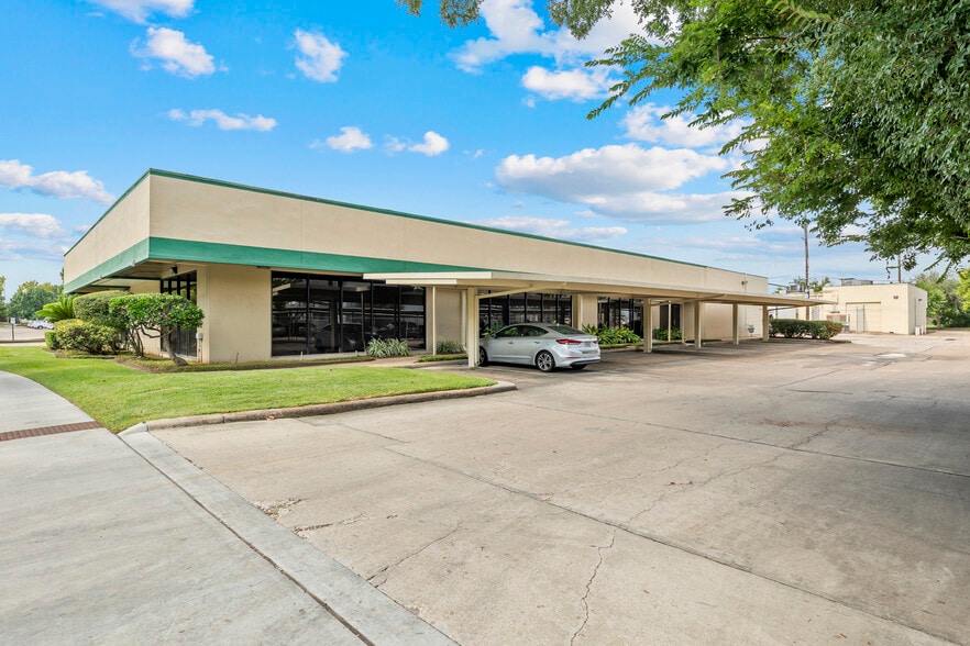 More Photos Of 11200-11248 Wilcrest Green Dr, Houston Unknown For Lease