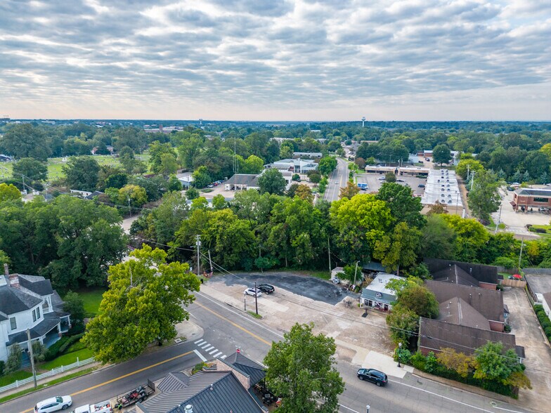 More Photos Of 408 University Dr, Starkville Restaurant For Sale