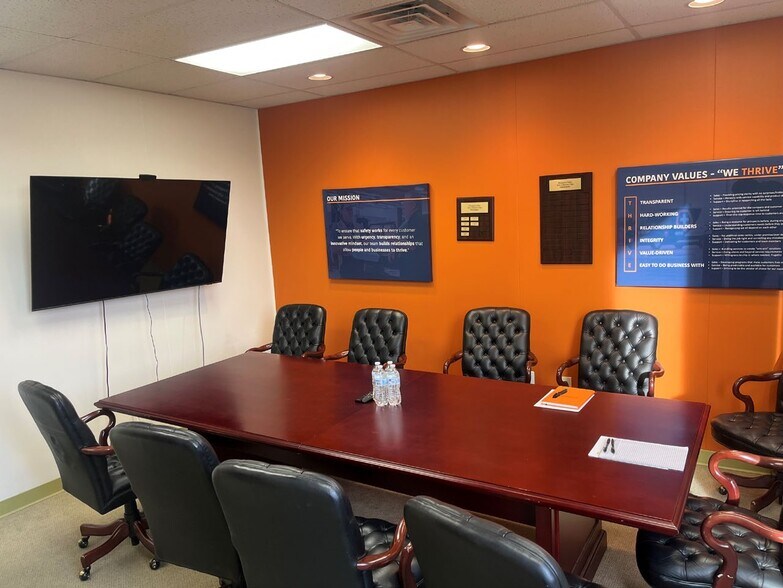 More Photos Of 408 Elmwood Ave, Sharon Hill Distribution For Lease