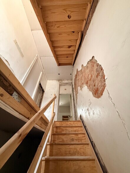 More Photos Of 1913 Central Ave, Cincinnati Office Residential For Sale