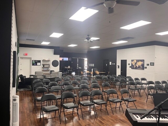 More Photos Of 760-780 N Beach St, Fort Worth Showroom For Lease