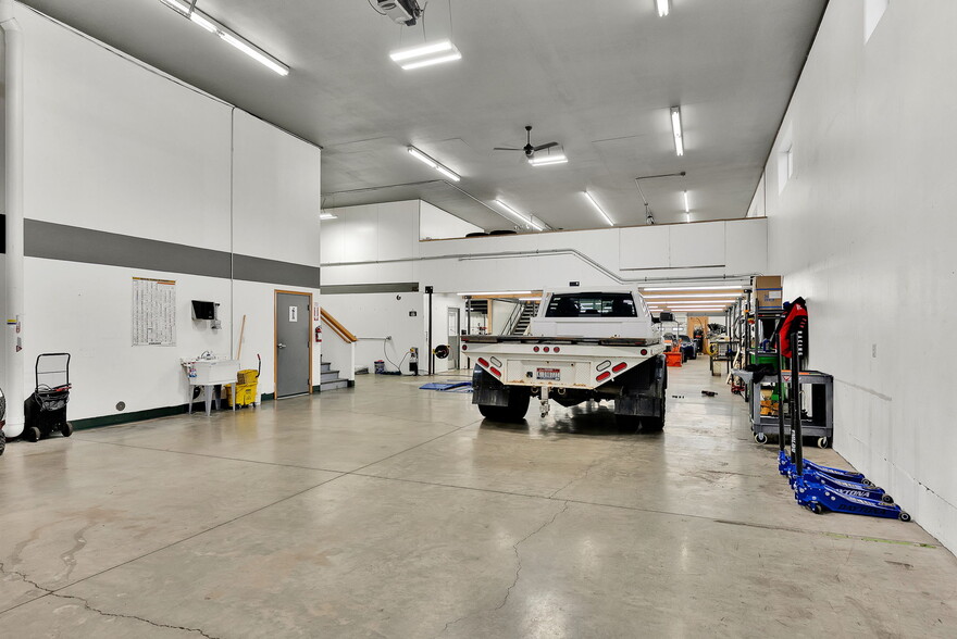 More Photos Of 11445 N Reed Rd, Hayden Warehouse For Lease
