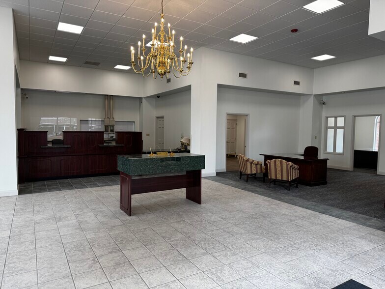 More Photos Of 620 Virginia St E, Charleston Bank For Lease